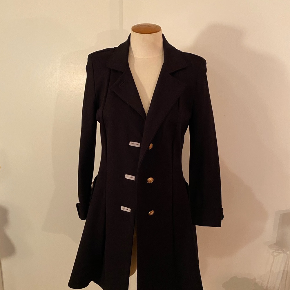 Black Trench Coat with Tailored Fit and Notched Lapels